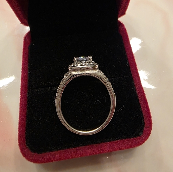 Modern Ring - Picture 3 of 3